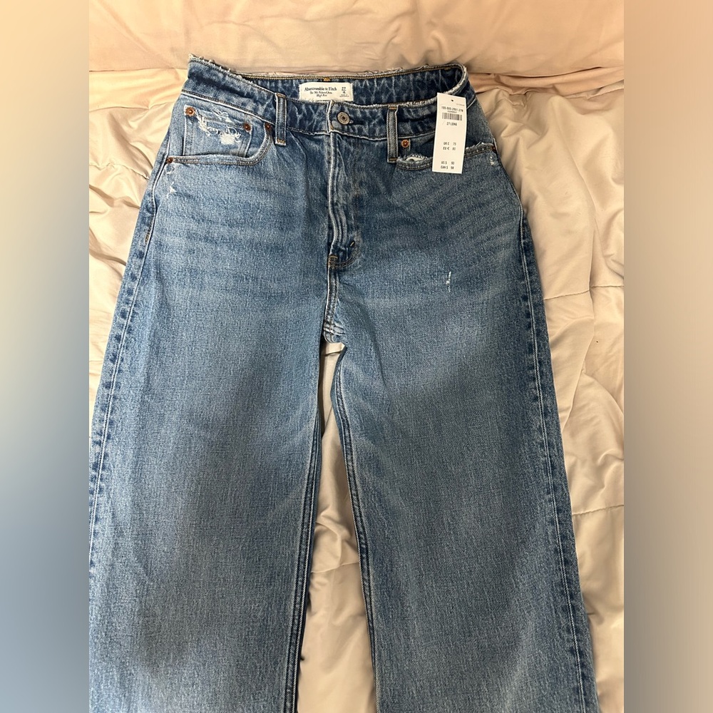 Abercrombie and Fitch - The 90s Relaxed Jean High Rise